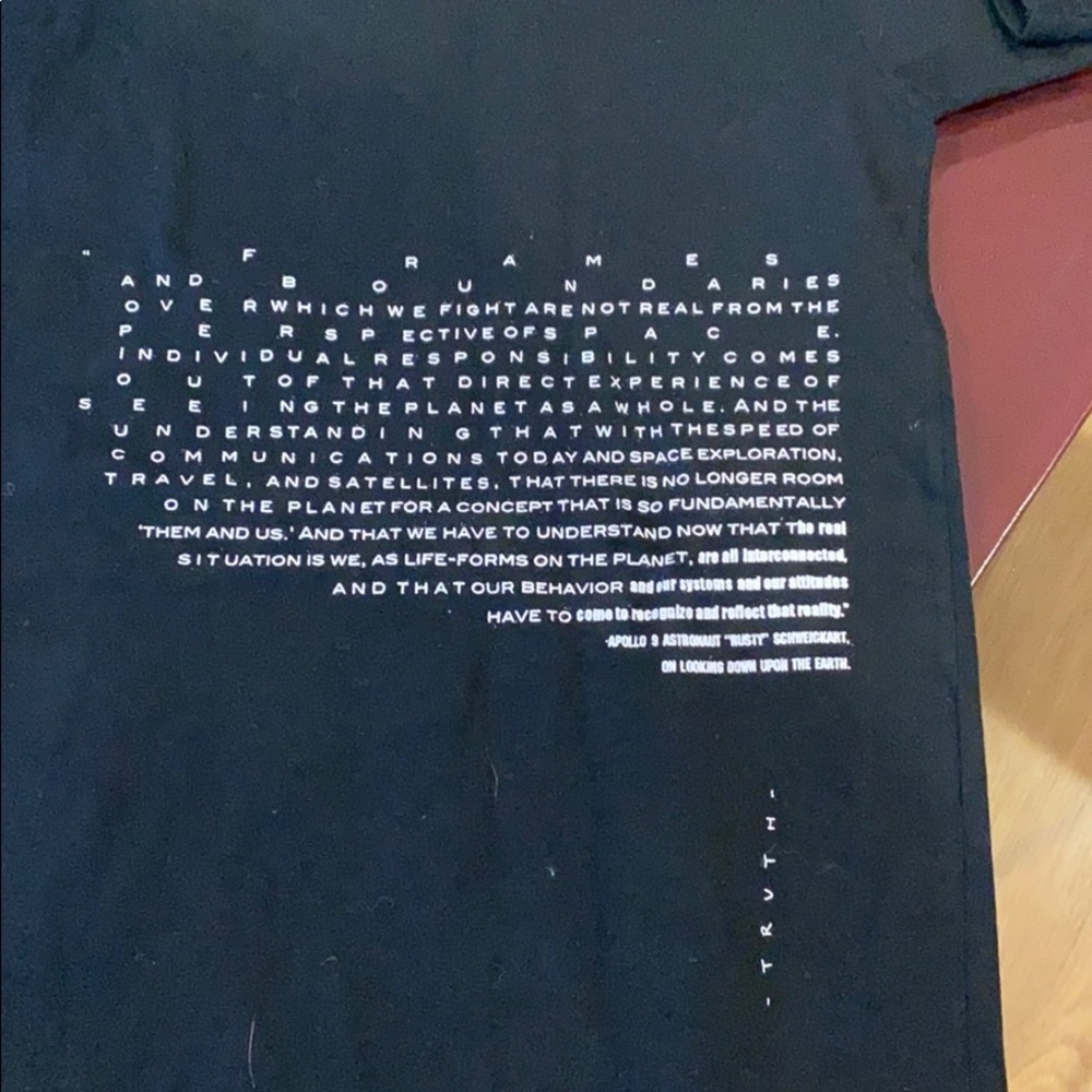 Earth t-shirt - Picture 3 of 3